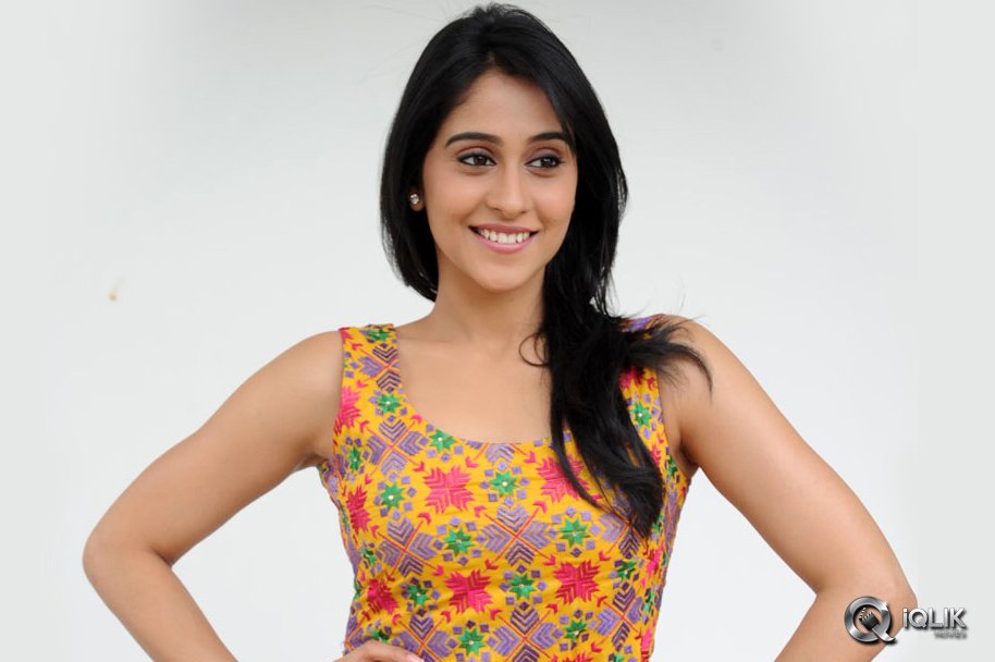 Regina-Cassandra-at-Pilla-Nuvvu-Leni-Jeevitham-Press-Meet